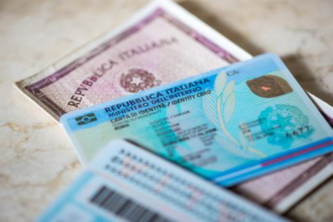 Carta di identità cartacea: rinviato l'addio